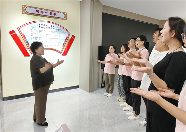 让56颗石榴籽在边疆社区抱成同心圆