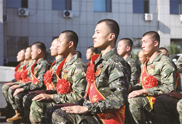 延吉市热血青年携梦奔赴军营