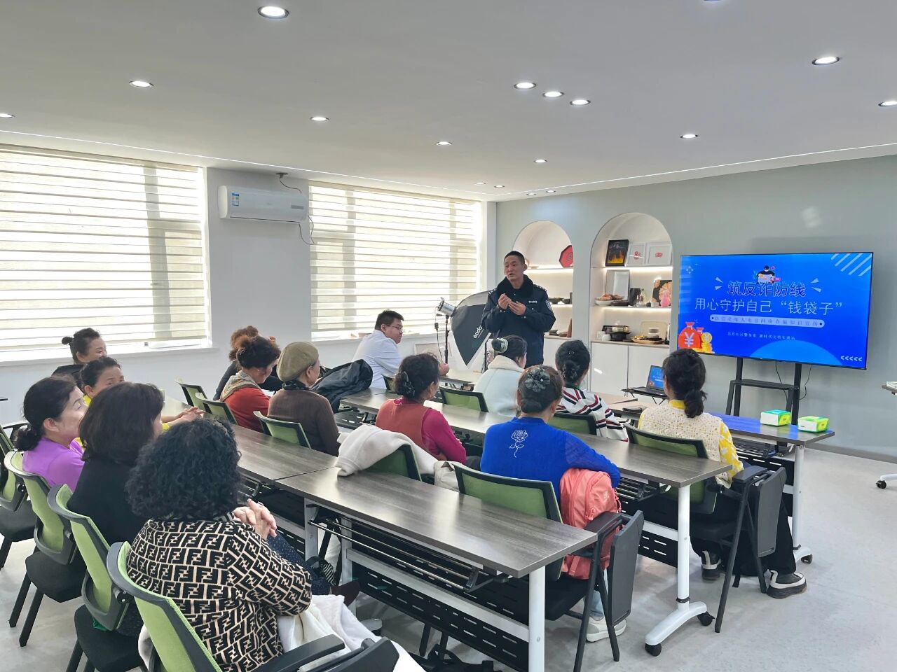 筑反诈防线  守护“钱袋子”