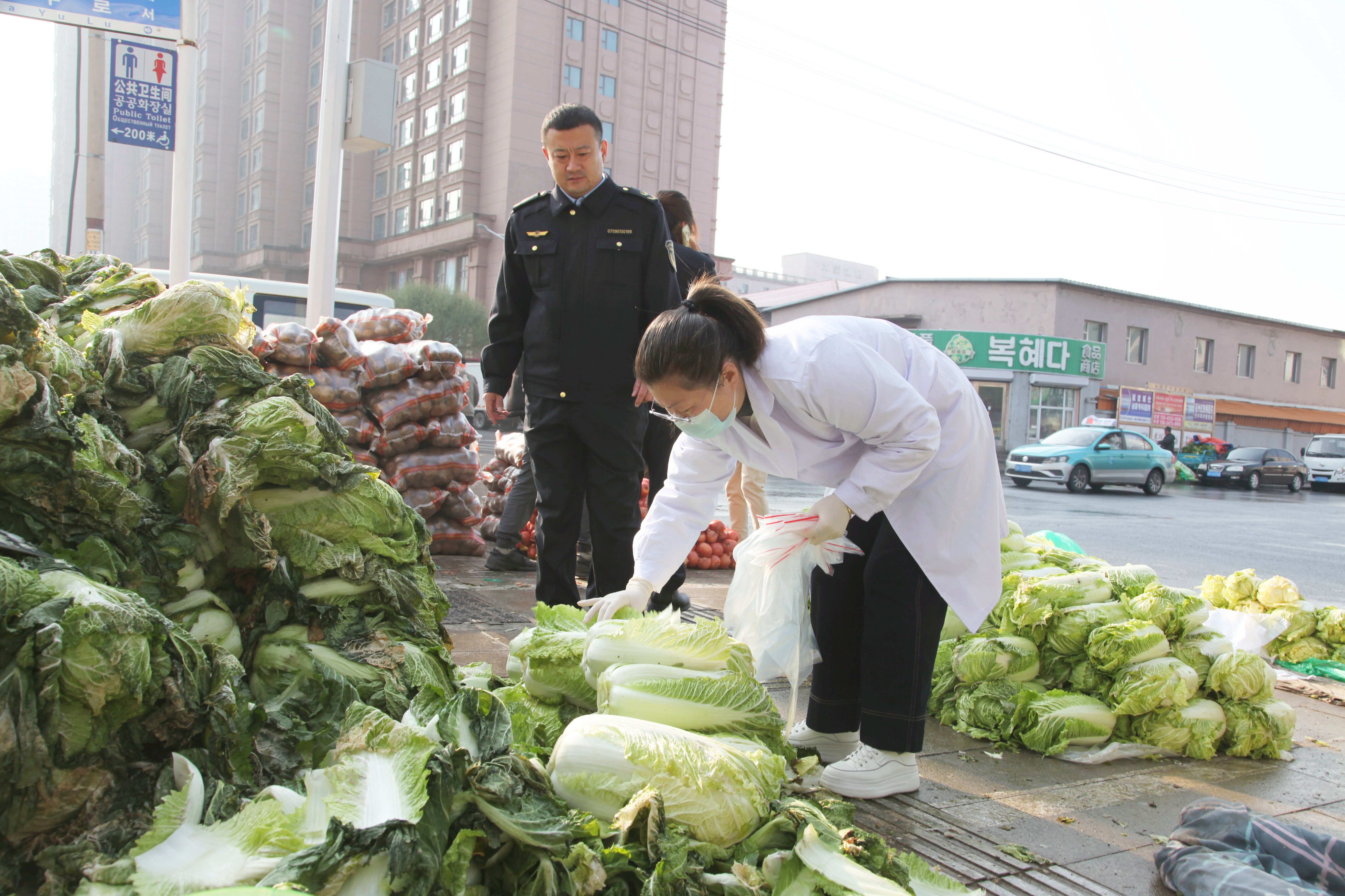 一场充满烟火气的“冬储大计”——喜看延吉市秋菜售卖点