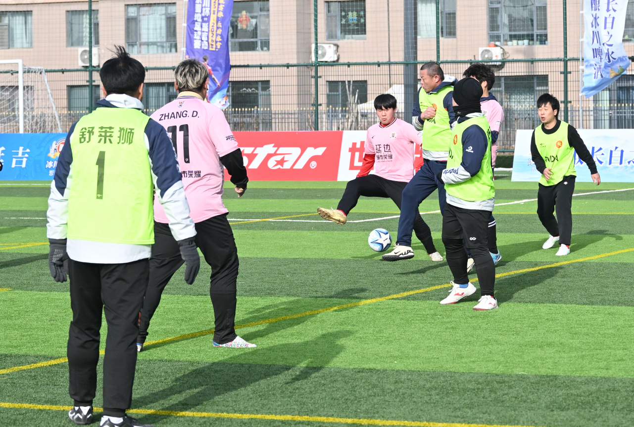 延吉市业余雪地足球赛举行