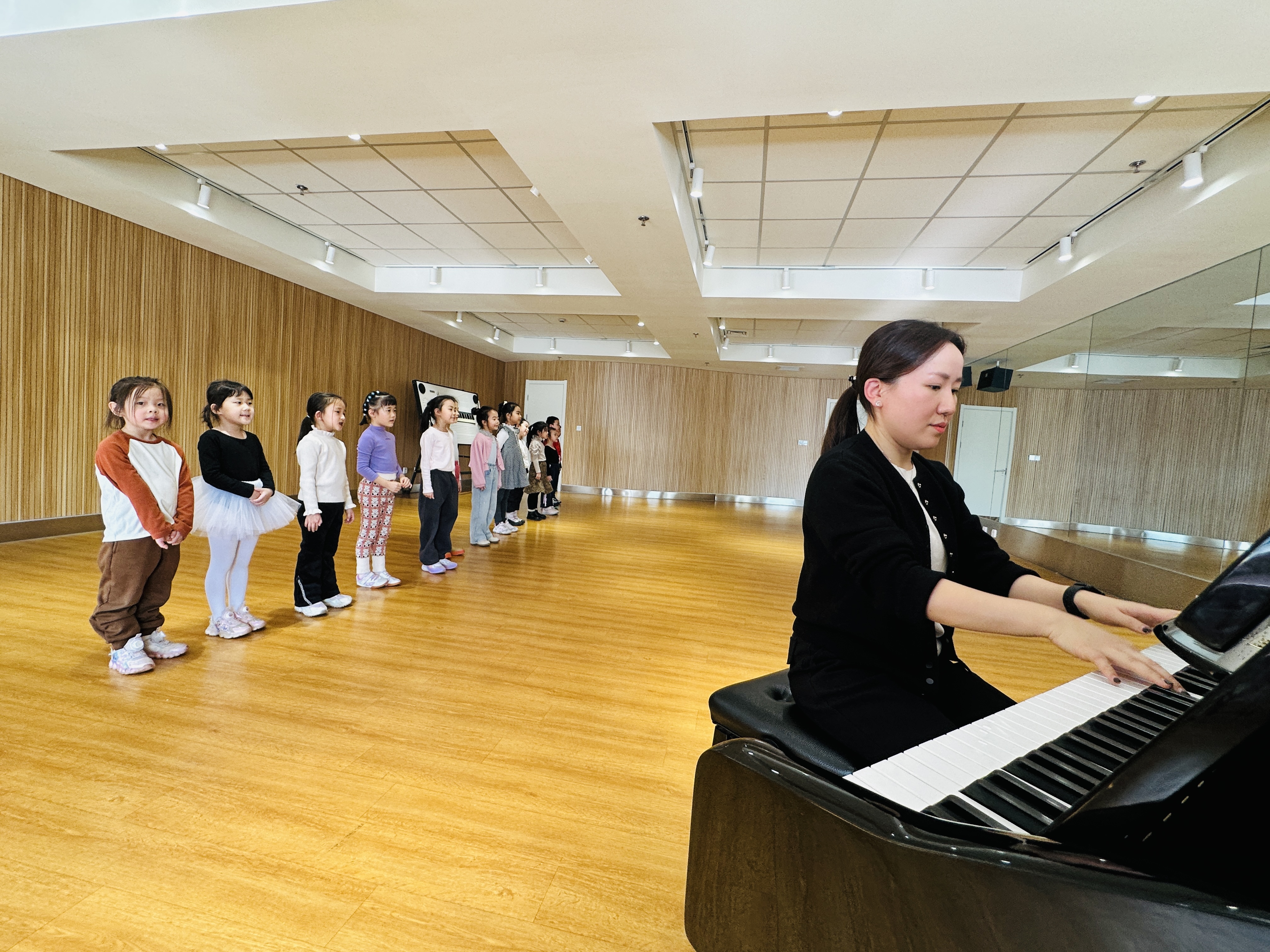 新春走基层 | 多彩课程点亮童年 艺术之光助力成长