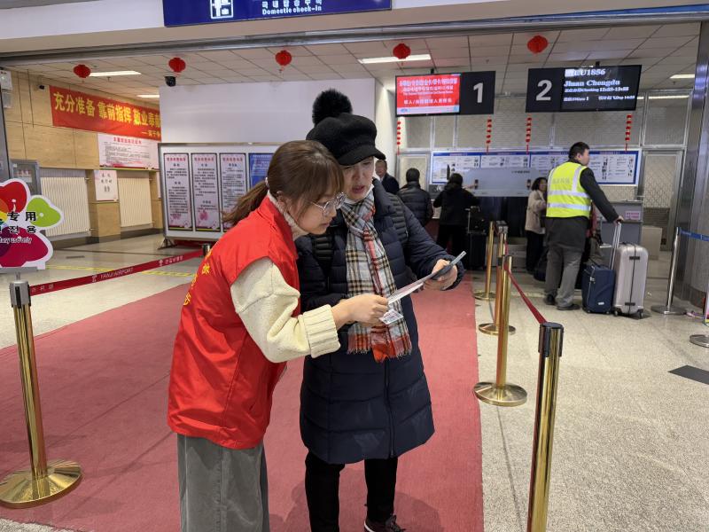 2026新春走基层 | “红马甲”温暖回家路