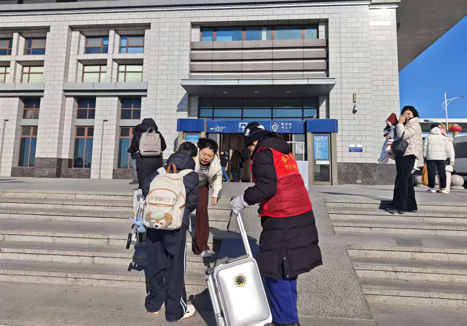 2026新春走基层 | 让高铁旅途走得了走得好——延吉车务段暖心服务“不打烊”