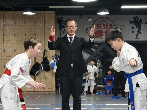 以柔克刚燃激情 切磋技艺展风采