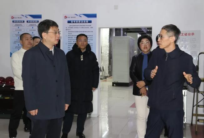 朴君峰到州委网信办和延边广播电视台调研慰问