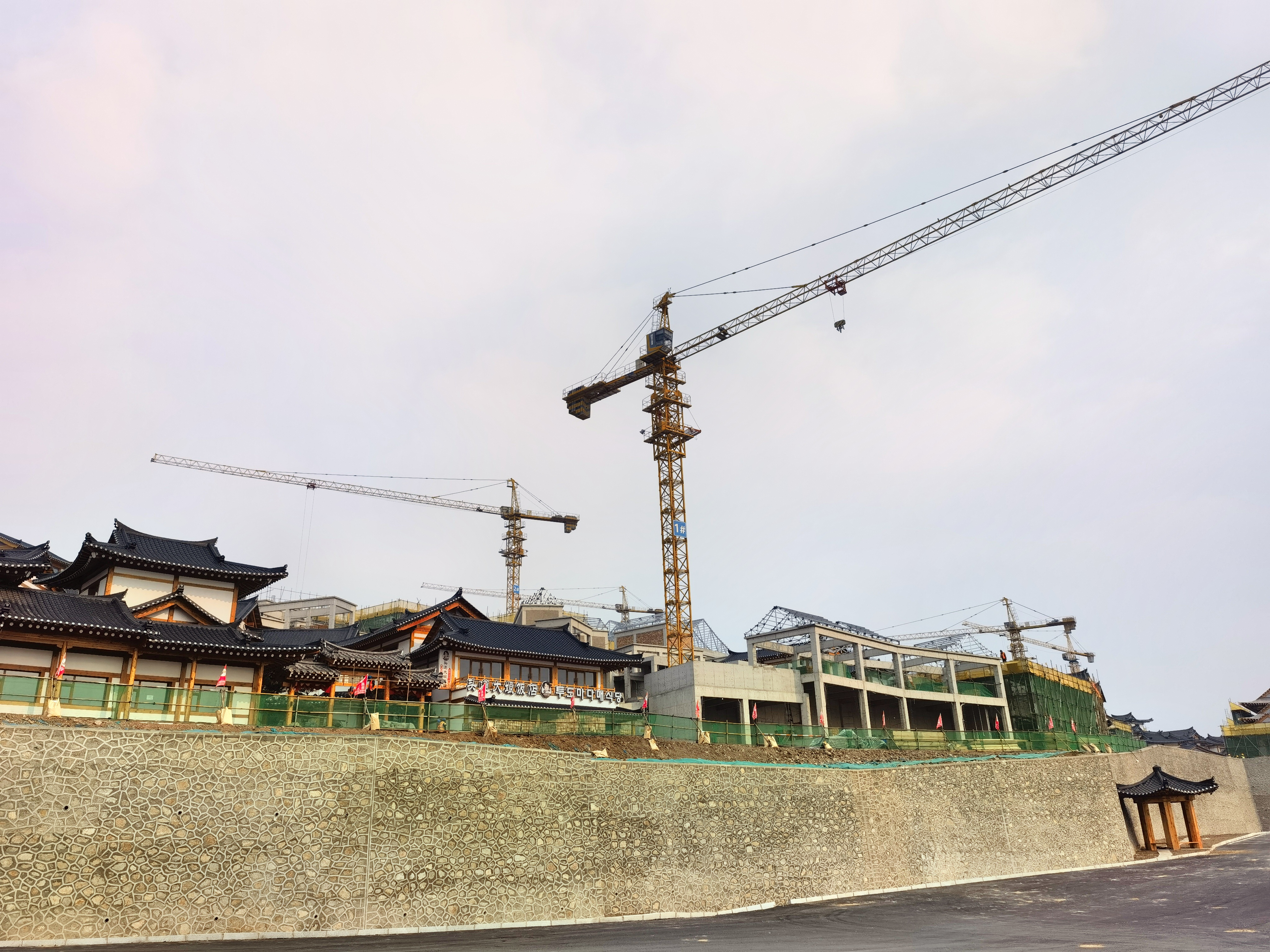 龙井市项目建设提速增效——春潮涌动建设忙  实干奋进开新局