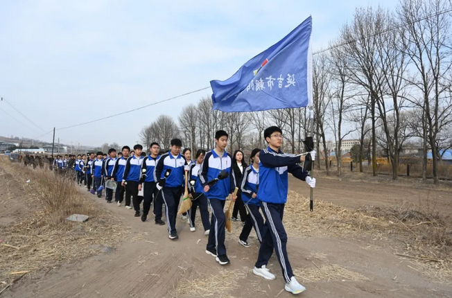 缅怀革命先烈 强国复兴有我