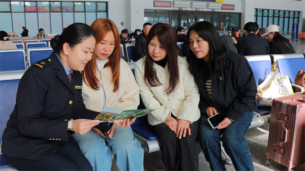 珲春高铁站设立观鸟咨询专岗 