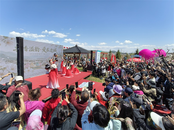 梨香溢韵爱在边城 共赴初夏浪漫花事