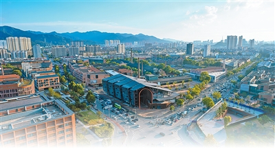 “景德镇像一块磁石，吸引着世界各地的艺术家”（外国人眼中的中国城市）