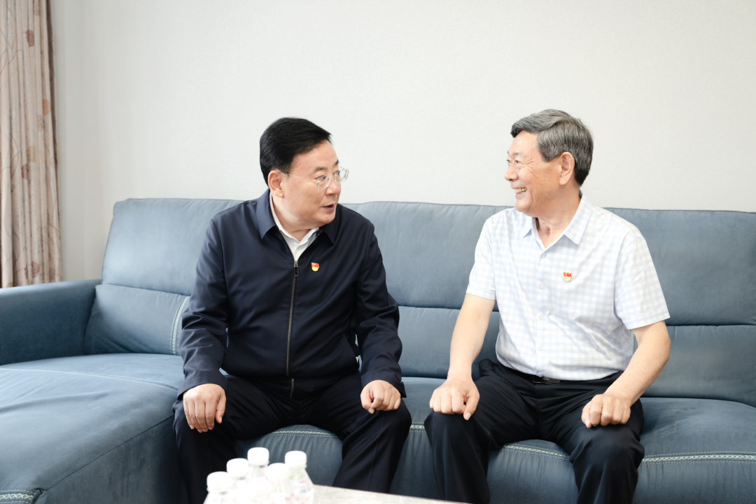 胡家福： 传承发扬老一辈共产党人留下的光荣传统优良作风 在推动延边跨越赶超征程上展现新作为创造新业绩