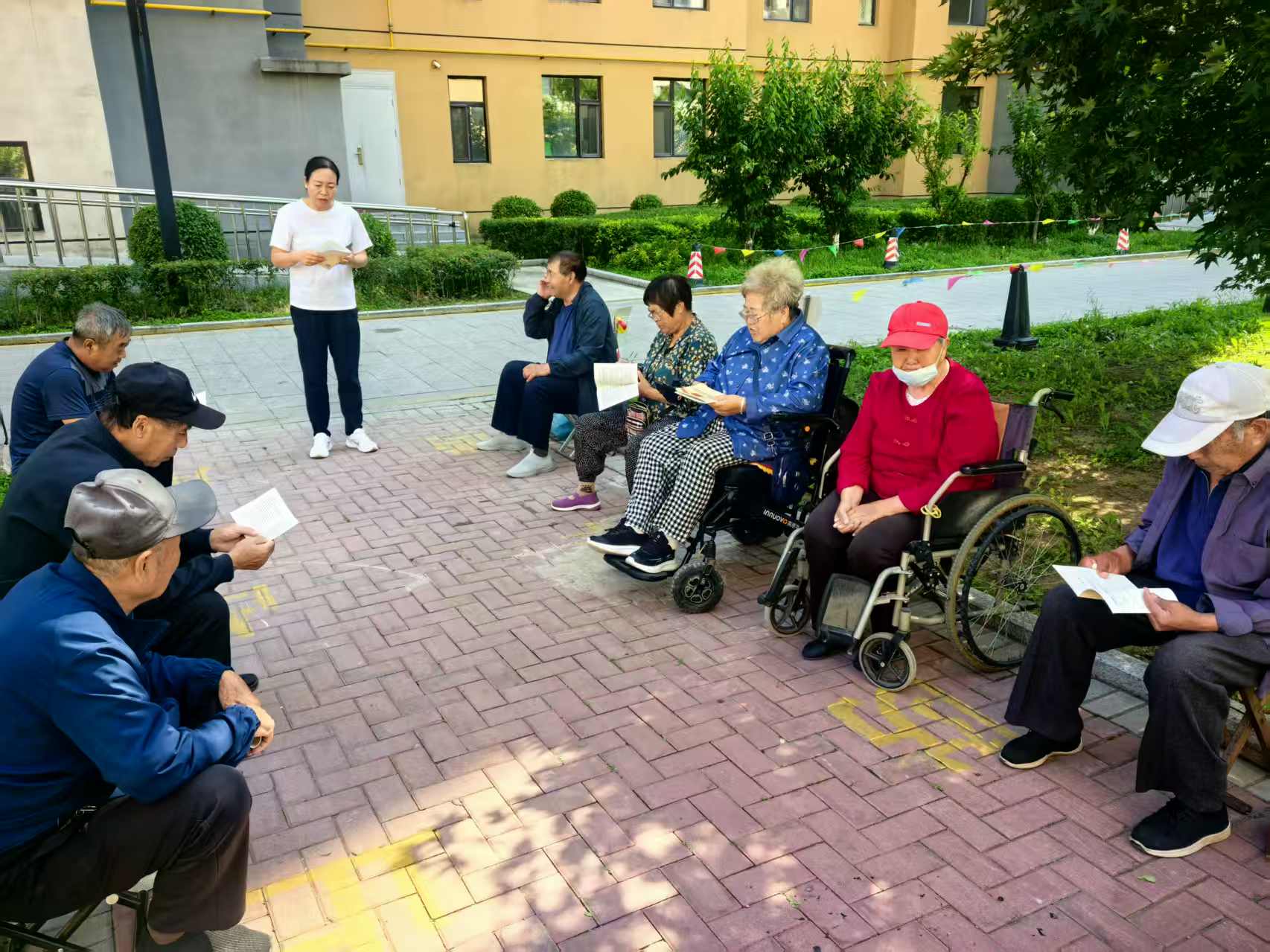 板凳宣讲进网格 普法润心促团结