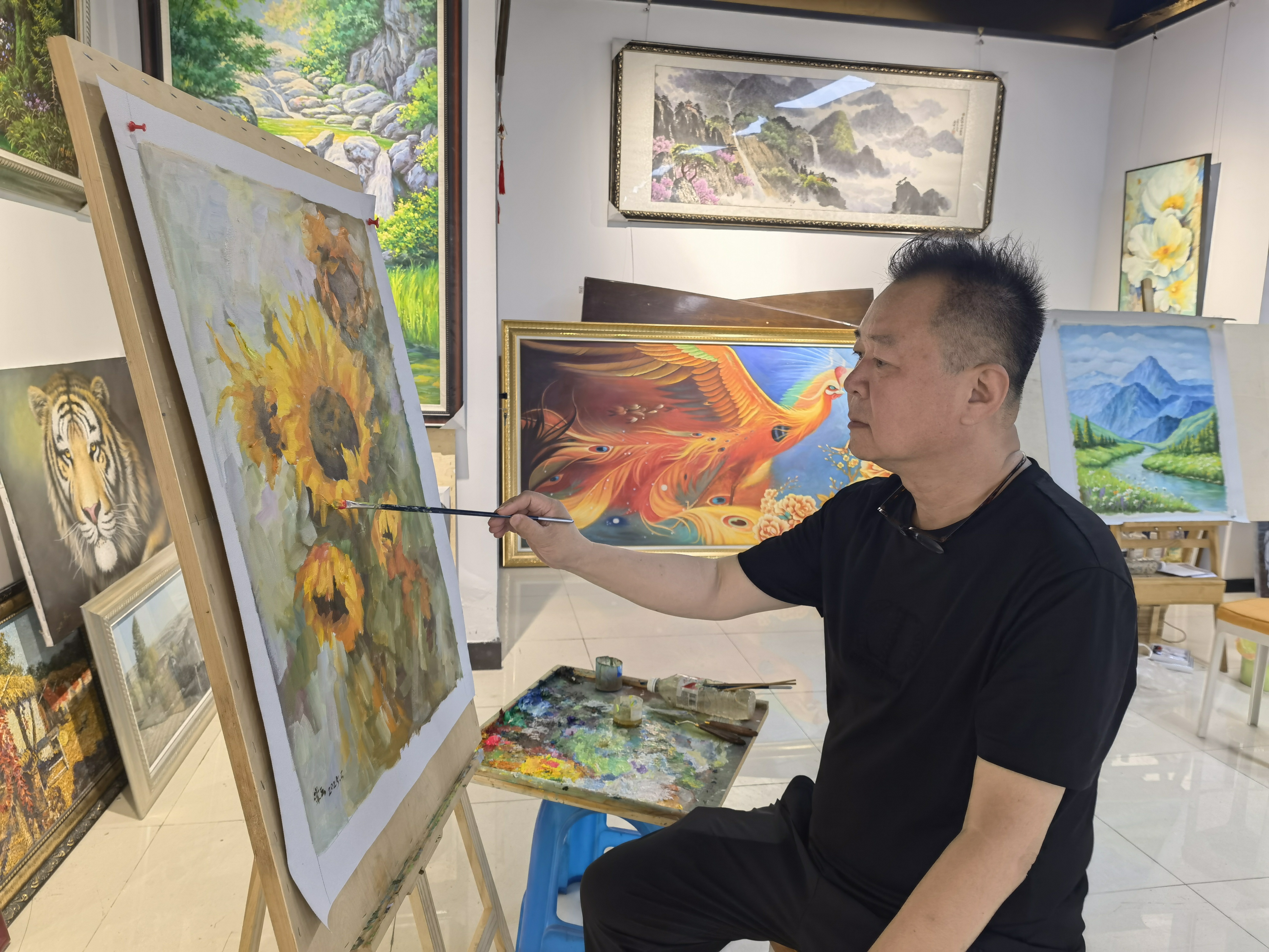 半生逐艺行千里 丹心归乡润边疆