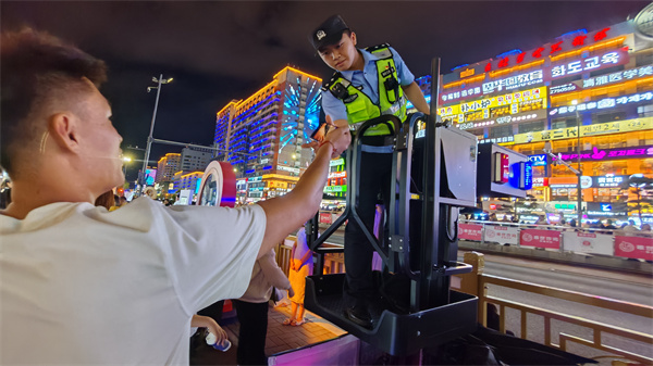  延吉民警解锁文旅服务“双重身份”
