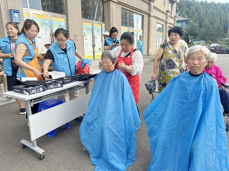 “惠聚邻里·巾帼家政市集”活动举行 公益惠民服务送到群众“家门口”