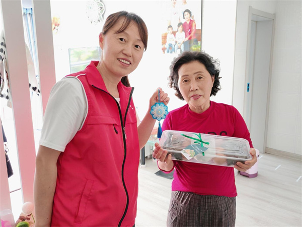朴丽花：真情铺就暖心路 实干架起连心桥