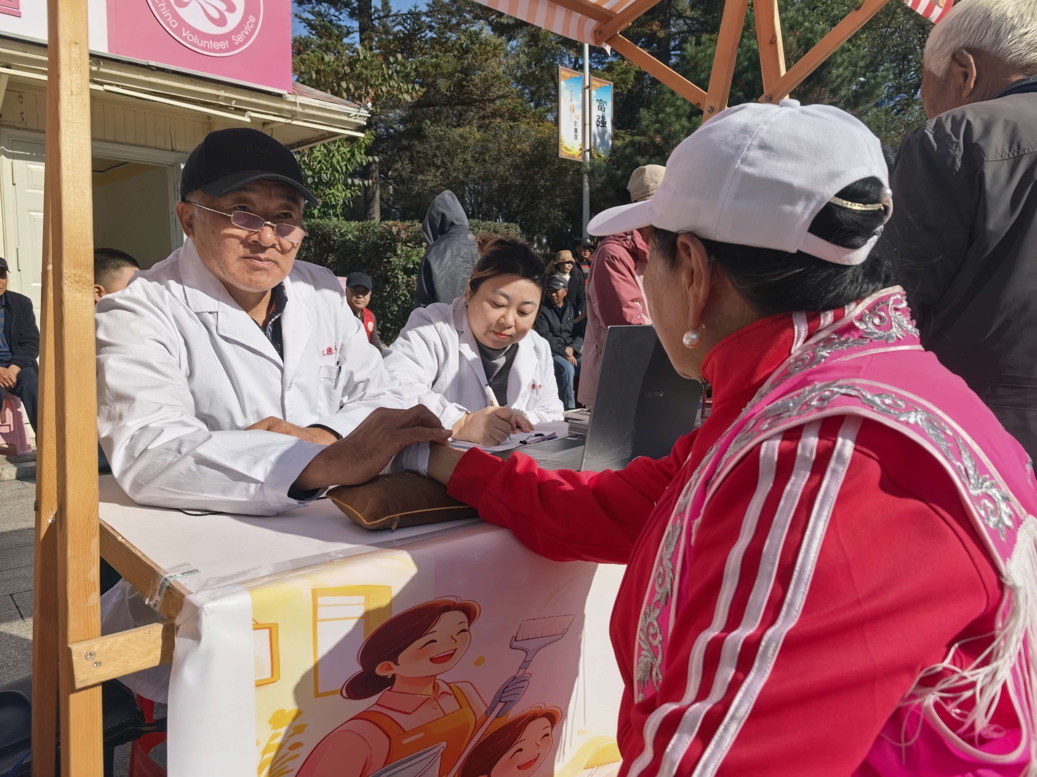 巾帼家政进基层 公益惠民暖万家 我州举行巾帼家政品牌推介暨公益惠民服务活动