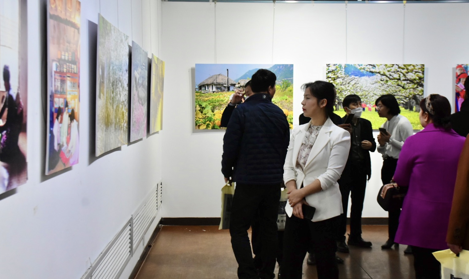 “连理之木”李钟杰摄影作回顾展开展 - 延边新闻网